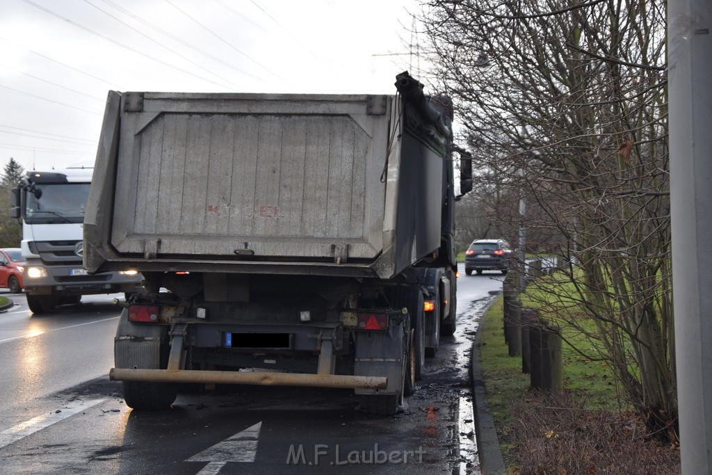 Auto 1 Reifenbrand LKW Koeln Porz Gremberghoven Ratherstr P09.JPG - Miklos Laubert